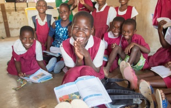 Un groupe d'enfants en classe au Malawi.