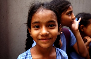 Une fille à l'école en Inde.