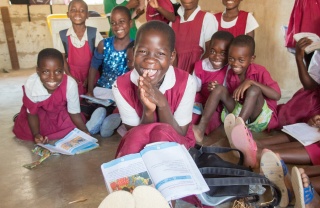 Un groupe d'enfants en classe au Malawi.