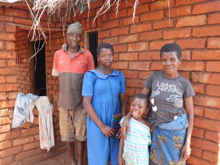 Élise et sa famille au Malawi